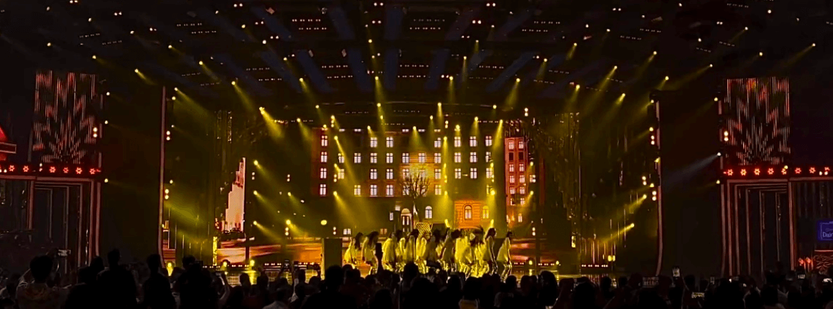 Corporate Event Stage Design | Virtual Reality Event Experts 